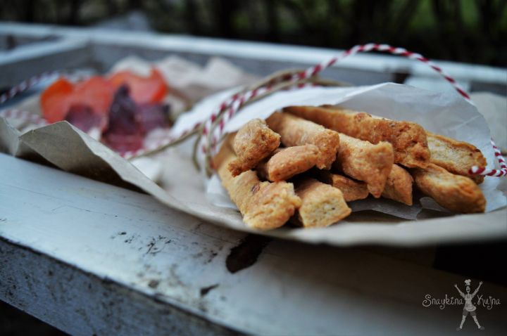 Krckavi štapići sa sirom i susamom